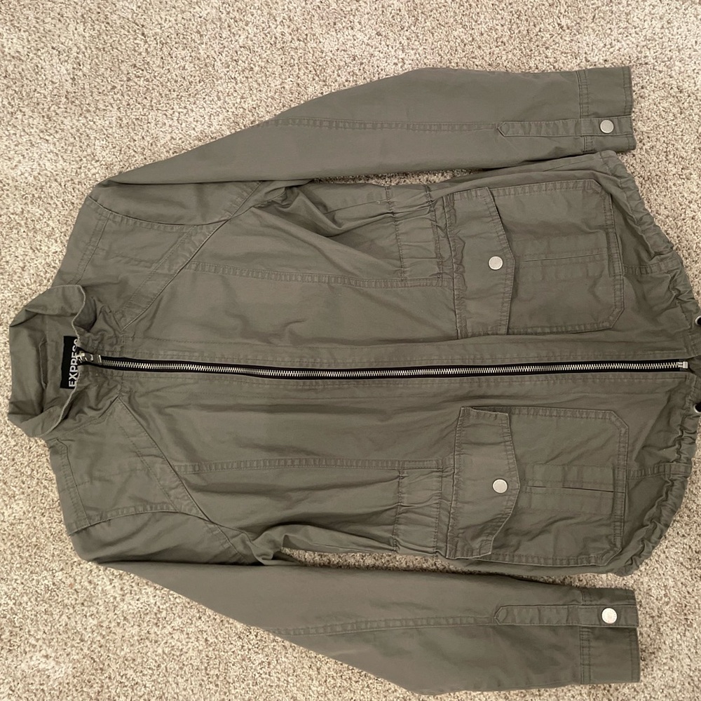 Cute Womens jacket . Like new , perfect for the cool weather